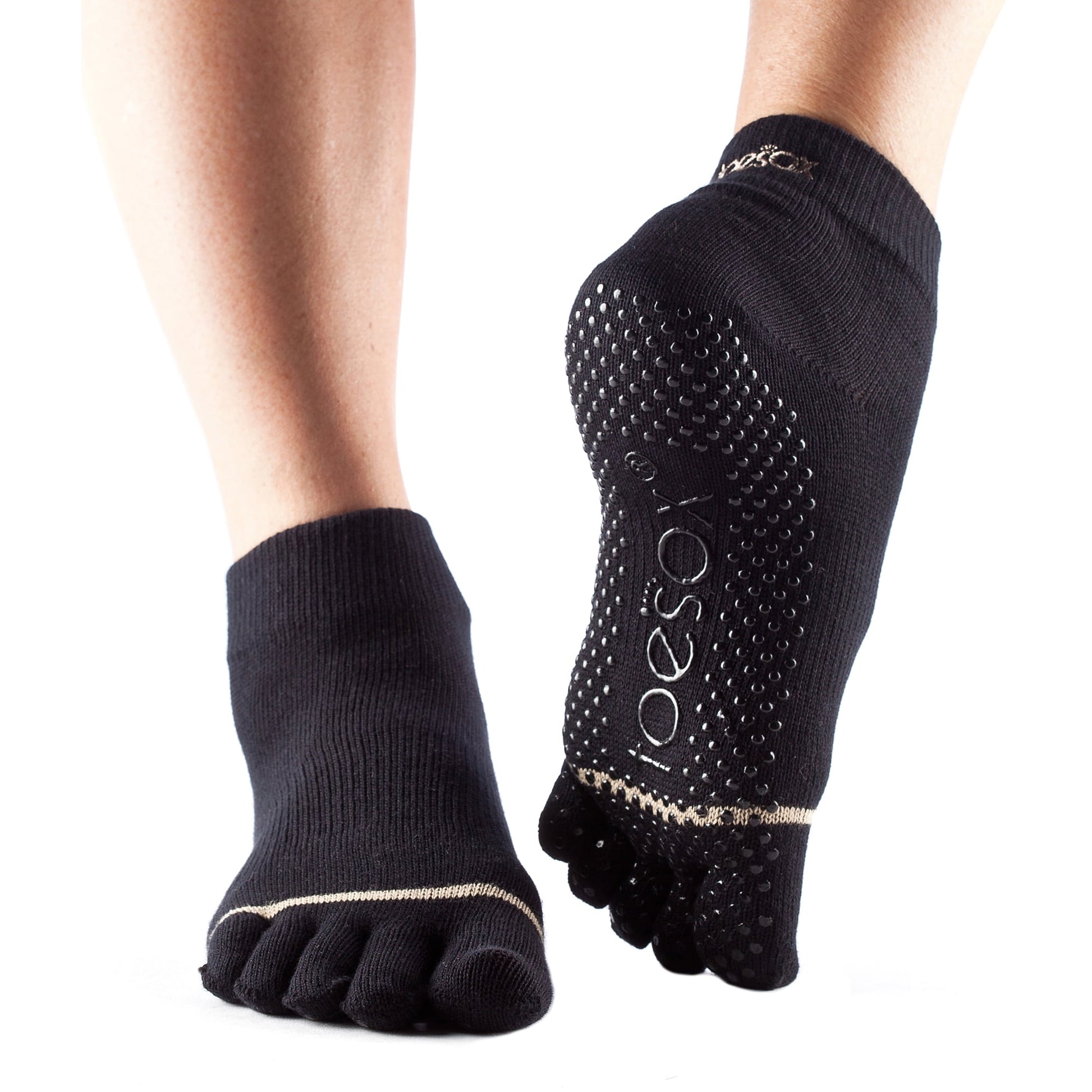 toesox Low Rise Full Toe Grip Socks Non-Slip Pilates Socks for Women and Men, Barre & Yoga Toe Socks, Anti Skid Ankle Socks Black Medium