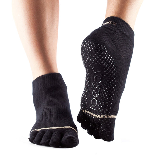 toesox Low Rise Full Toe Grip Socks Non-Slip Pilates Socks for Women and Men, Barre & Yoga Toe Socks, Anti Skid Ankle Socks Black Medium